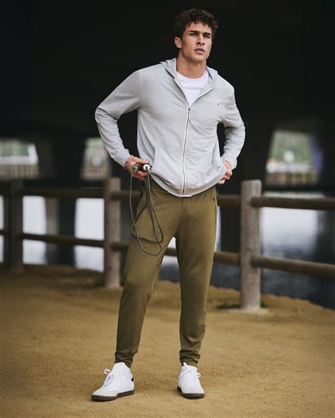 Athletic Clothing & Activewear Apparel for Performance | Vuori