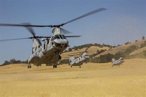 hree CH-46E Sea Knights with Marine Medium Helicopter Squadron 268 land ...