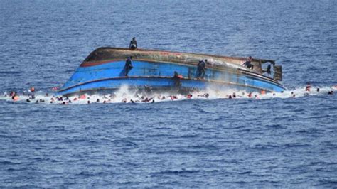 مصرع 10 بحارة وفقدان 11 بغد غرق سفينة بكندا