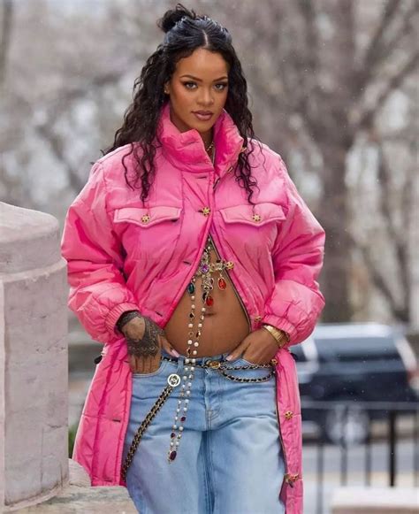 Take notes from Rihanna’s vintage Chanel maternity announcement look ...