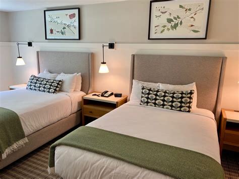 Deluxe - Two Double Beds | North Conway | White Mountain Hotel & Resort