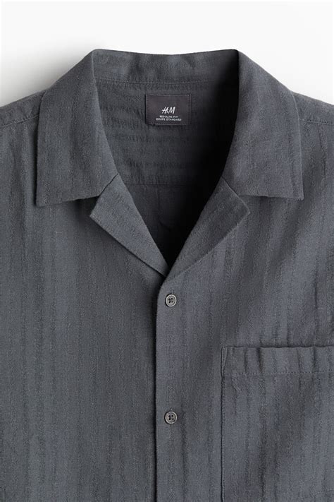 Regular Fit Textured-weave resort shirt - Dark grey - Men | H&M IN