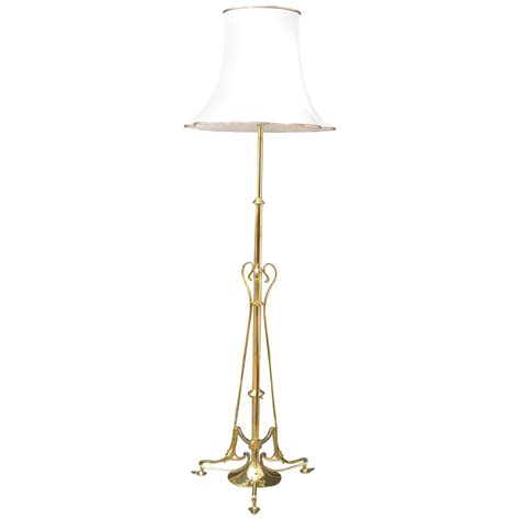 Art Nouveau Jadeite Glass and Iridescent Pulled Feather Shade Bridge ...