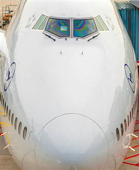 Window View 747 Landing 的图像结果