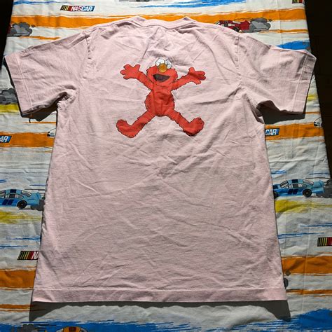 KAWS x Uniqlo x Sesame Street Elmo Salmon Tee Shirt | Ubuy India
