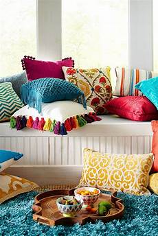 Living Room Cushion by 39 Bright And Colorful Living Room Designs Home Decor Living Room Cushion