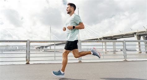 How To Incorporate Running Into Weight Training Without Losing Muscle