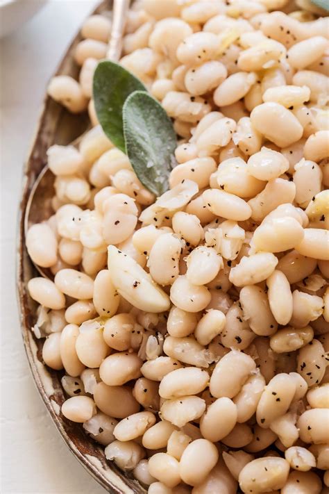 Italian White Beans Recipe (Easy Tuscan-Style Cannellini Beans)