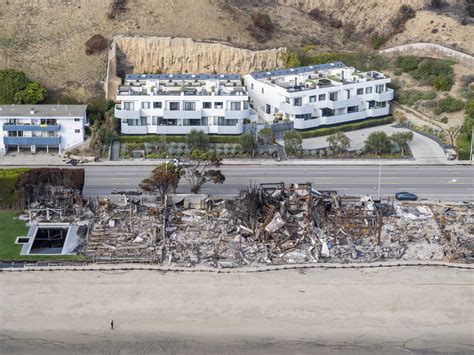 Chilling before and after images of Malibu fire damage - Discover SWNS