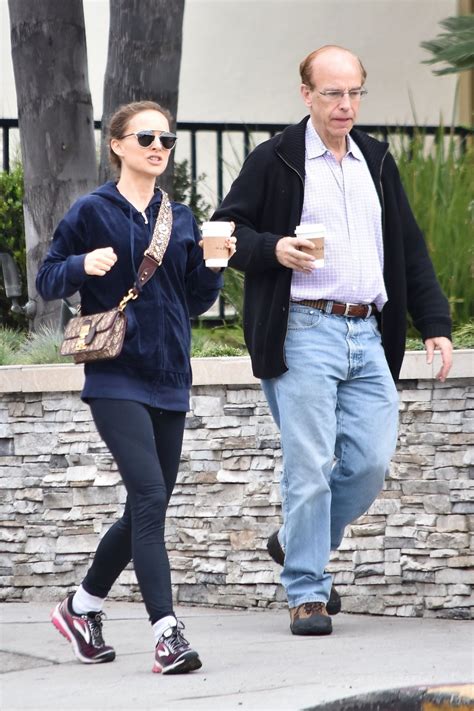 Natalie Portman - Gets Breakfast With Her Parents in Los Feliz 04/02 ...
