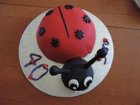 Making a Ladybug Cake 的图像结果