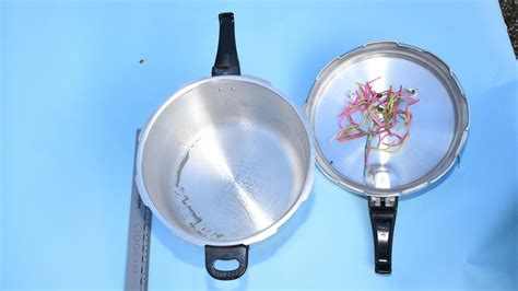 Leeds hospital attack: How moments of luck foiled bomb plot - BBC News