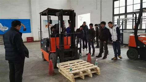 长沙叉车就业班-湖南科技职业学院（挖机培训中心）
