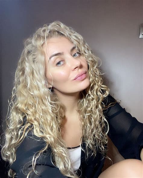 Curly Dirty Blonde Selfies
