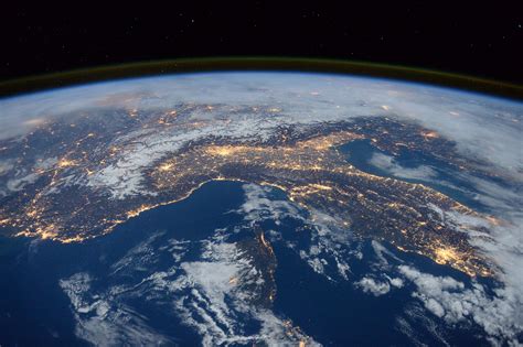 太空视觉璀璨灯光地球夜景高清图片（3张）,ppt图片 - 51PPT模板网