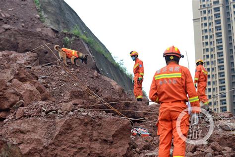 綦江一在建小区旁发生边坡垮塌，20余辆车被砸被埋_江苏都市网