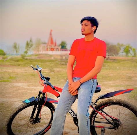 Hire Tanuj for your business promotion | Findinfluencer.in