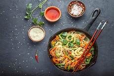 come cucinare gli spaghetti di soia spaghetti di soia con verdure la ricetta originale cinese come cucinare gli spaghetti di soia spaghetti di soia con verdure la ricetta originale cinese