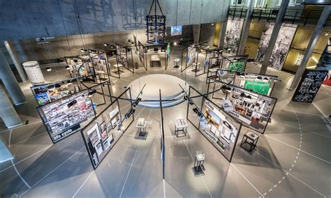 circular exhibition - Google Search | Museum exhibition design ...