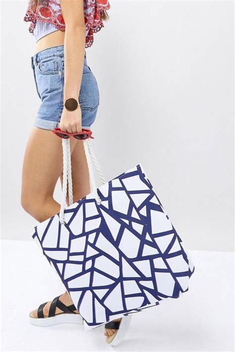 Get Geometric Print Beach Tote at ₹ 1199 | LBB Shop