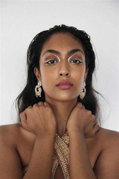 The best setting sprays that actually work | Vogue India