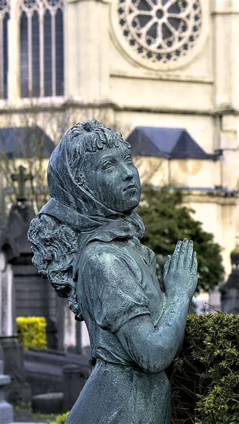 Download wallpaper 1350x2400 sculpture, pose, park iphone 8+/7+/6s+/6 ...