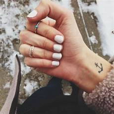 anker tattoo handgelenk 50 kleine tattoos frauen die sch 246 nsten motive mit bedeutung anker tattoo handgelenk 50 kleine tattoos frauen die sch 246 nsten motive mit bedeutung