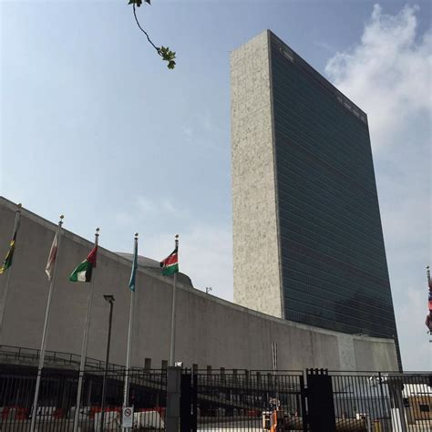 联合国总部大厦：冲孔铝板体现可持续发展理念 - 金属幕墙步道方案专家