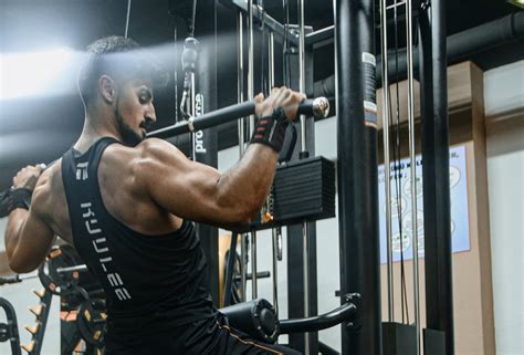 Lower Lat Exercises: 5 Effective Exercises For Lats Development ...