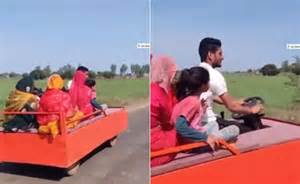 शख्स ने पलंग को ही बना डाला कार, देसी जुगाड़ देख हैरान रह गए लोग, बोले ...