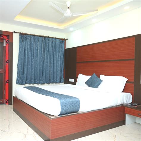 Mom Hotels|| Mom Hotel || Call us 7205860820 for Booking