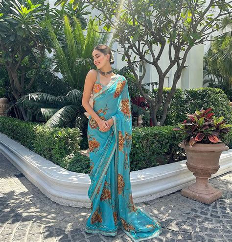 समर में देसी के साथ दिखना है कूल? परफेक्ट है Ananya Panday का ये Floral ...