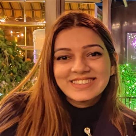 Group Of Girls Dances In Front Of Passengers In Moving Train, Twitter ...