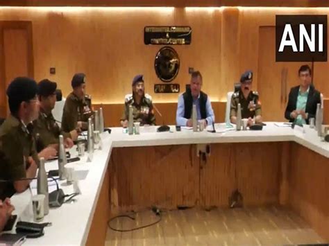 UP Chief Secy, DGP convene meeting to assess arrangements for final ...