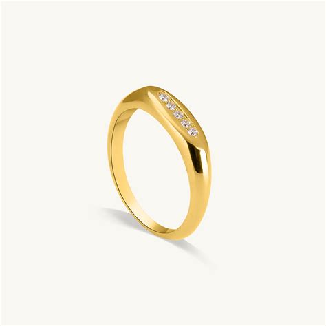 Elegant Gold Minimalist Diamond Ring – PALMONAS