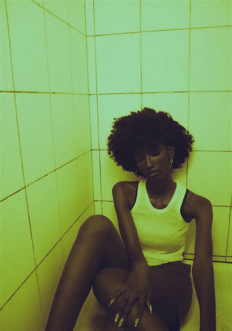 Large+Breasted+Women+In+Bikinis Photos, Download The BEST Free Large ...