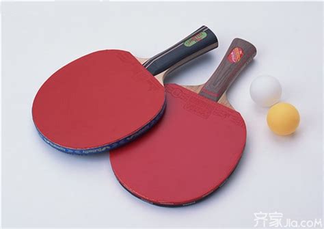 怎样给乒乓球拍粘胶皮？