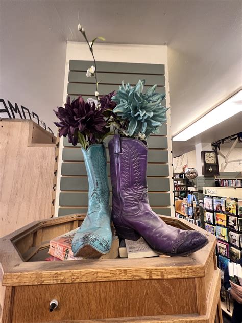 The Indie Bob Spot: Barbed Wire Books - Longmont, CO