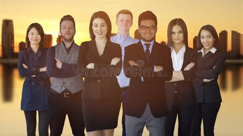 People Standing in a Group Facing 的图像结果