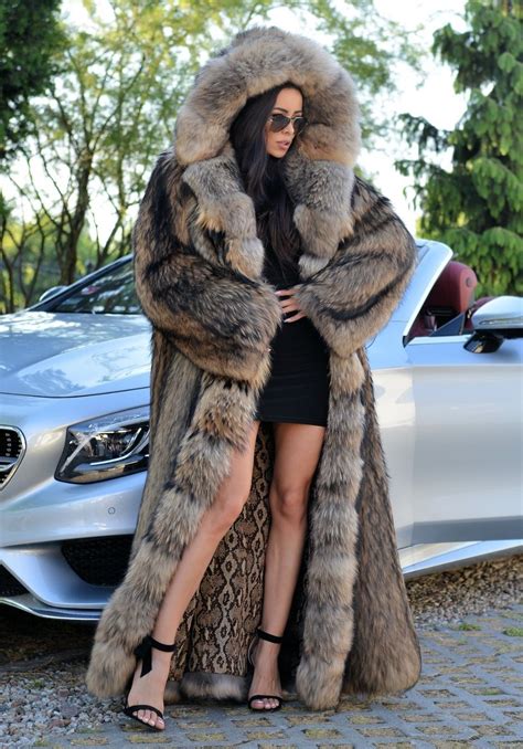 Pin by Fred Johnson on Furs 3 | Long fur coat, Fur coats women, Raccoon ...