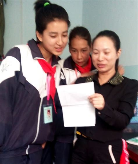新疆中专毕业证表面有没有维语 - 毕业证样本网