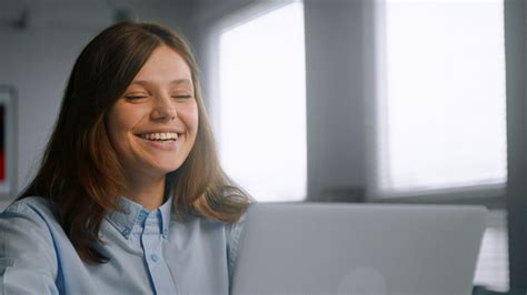 How to Enroll in Free Online University Degrees Easily