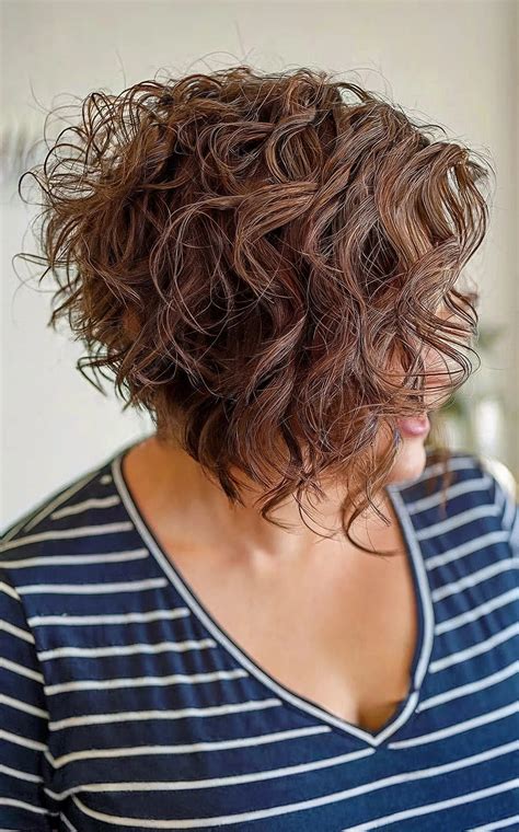 18 Stacked, Short Curly Bob Haircuts to Enhance Your Natural Curls