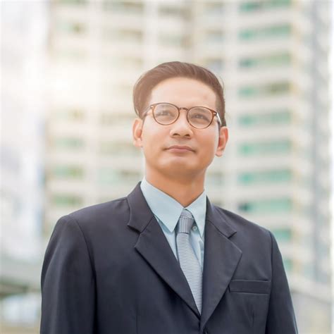 Young Professional Business Man 的图像结果