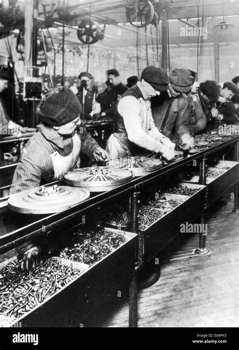 Ford Factory Assembly Line 的图像结果