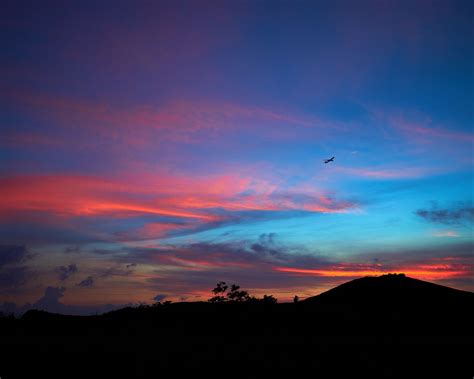 Download wallpaper 1280x1024 silhouettes, plane, horizon, mountain ...