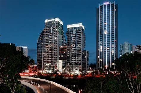 High Level Building Signage 的图像结果