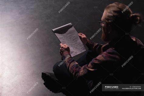Professional Actor Reading a Script 的图像结果