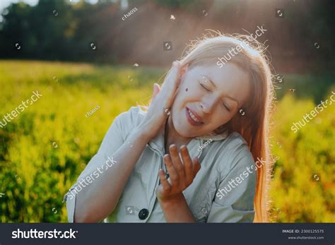 People Clapping Cheeks Photos, Images & Pictures | Shutterstock