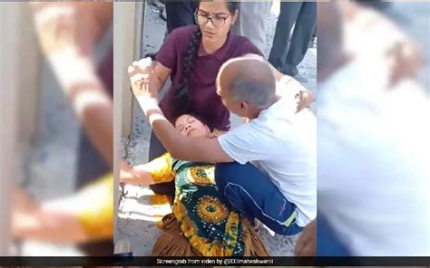 UPSC aspirant denied entry into exam centre for being late, parents ...